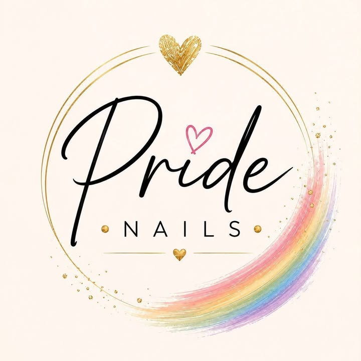 Logo van Pride Nails: het woord Pride in zwart schrift met gouden hartjes en een regenboogstreek